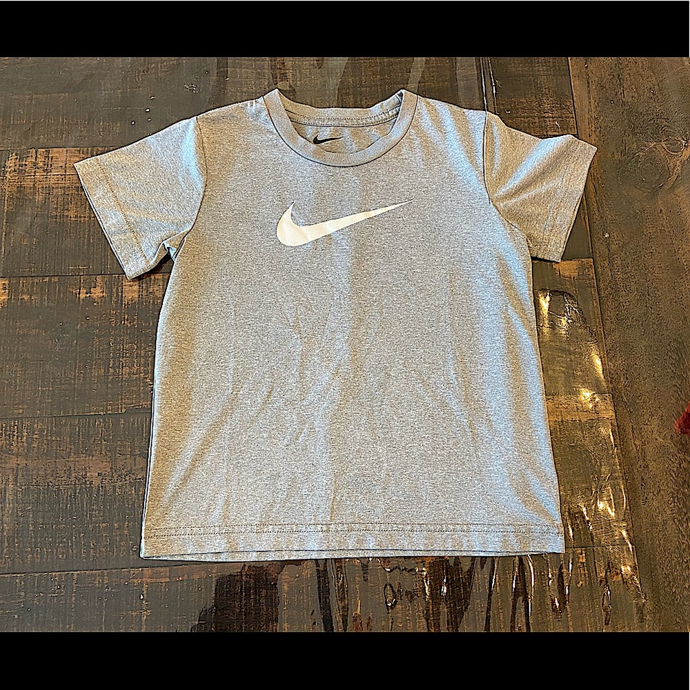 Nike boys shirt